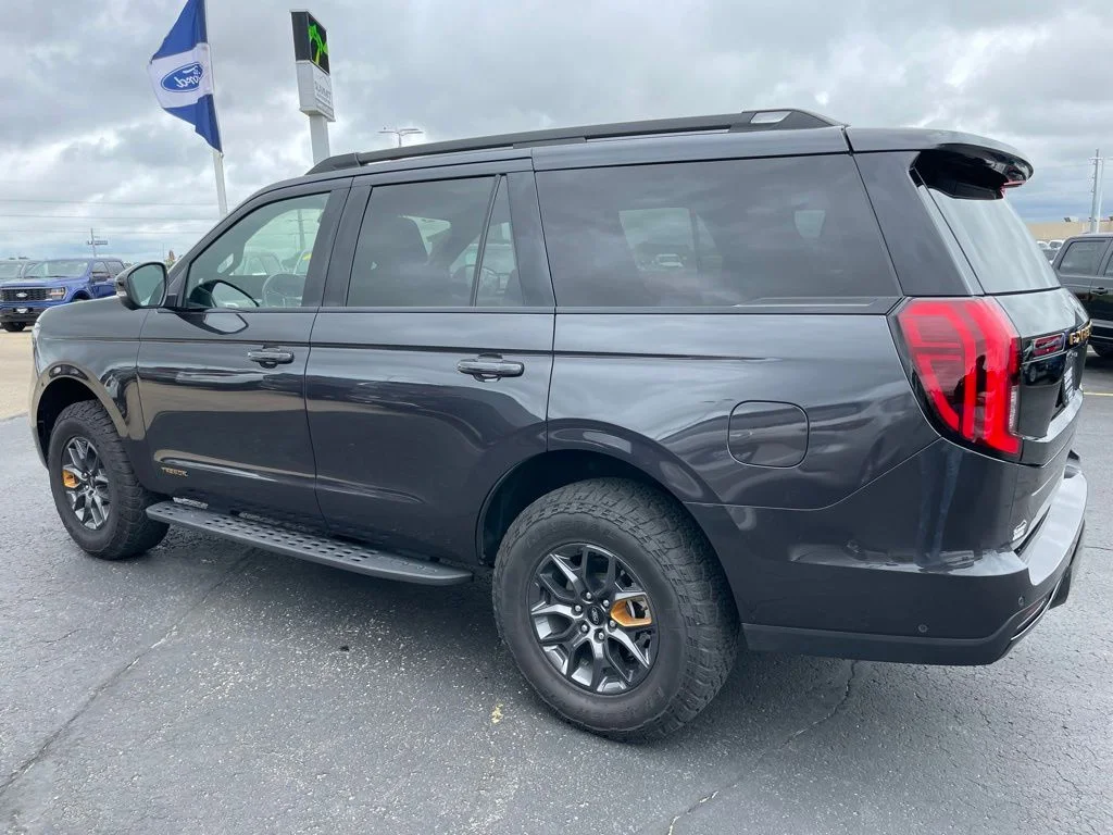 Used 2025 Ford Expedition - photo 7