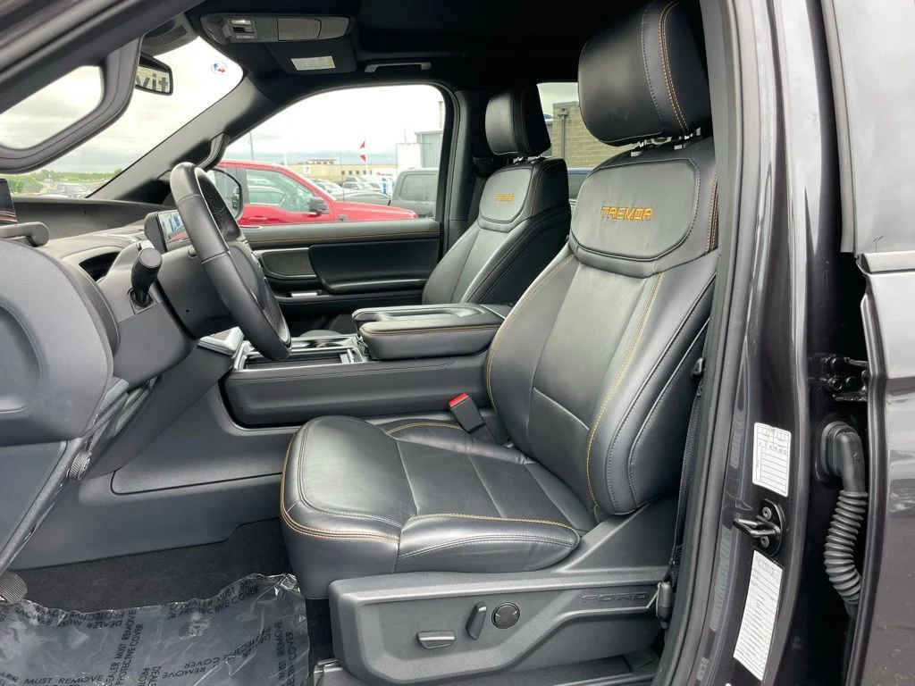 Used 2025 Ford Expedition - photo 8