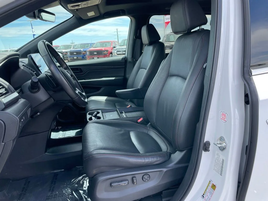 Used 2025 Honda Odyssey - photo 8