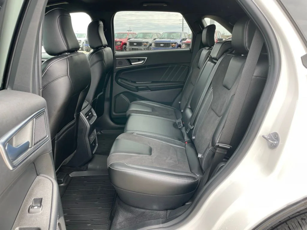 Used 2023 Ford Edge - photo 9