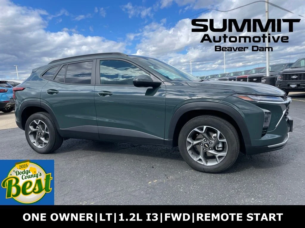 Used 2025 Chevrolet Trax - photo 1