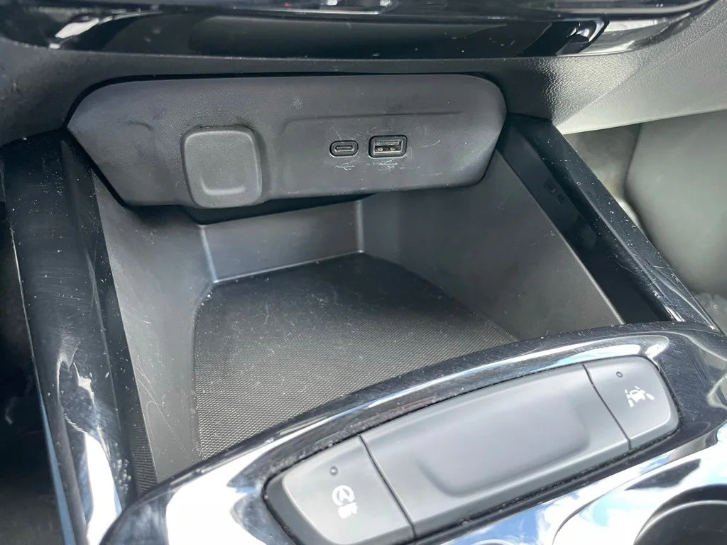 Used 2025 Chevrolet Trax - photo 13
