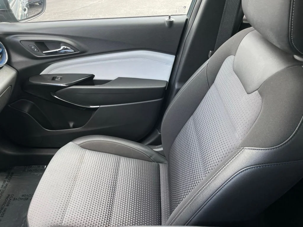 Used 2025 Chevrolet Trax - photo 18