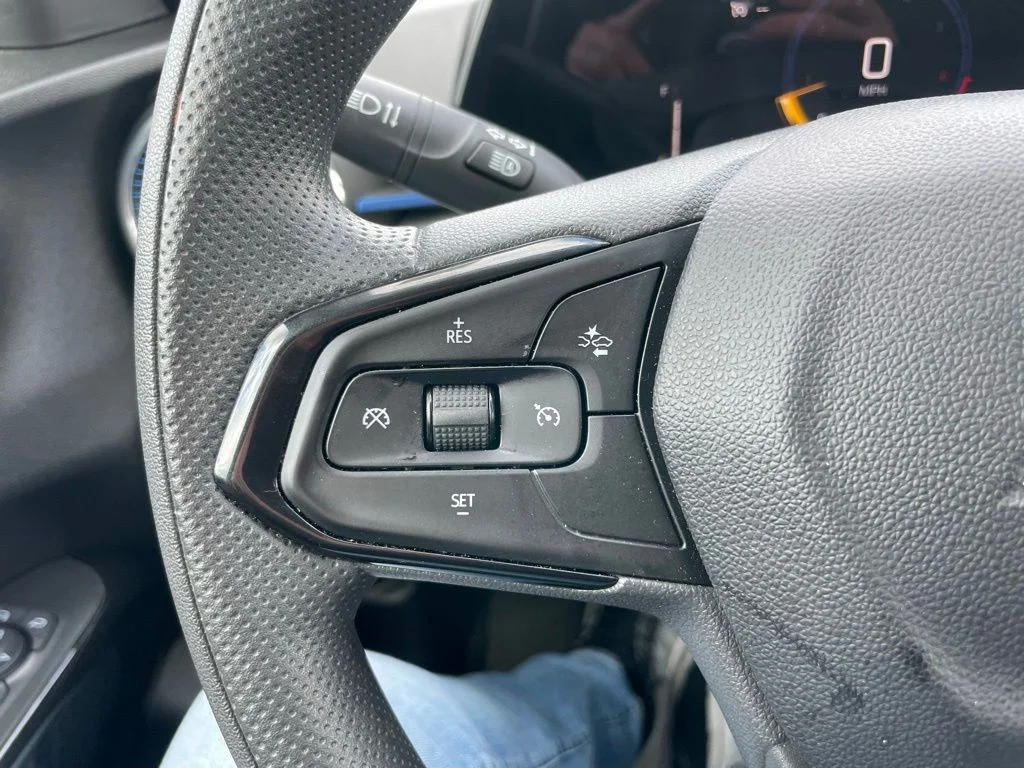 Used 2025 Chevrolet Trax - photo 19