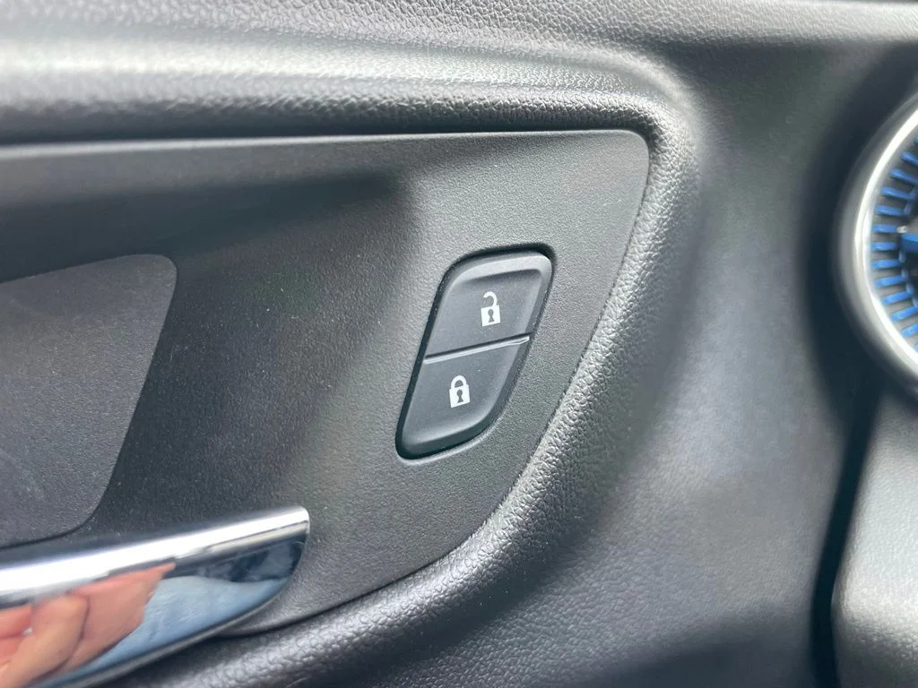 Used 2025 Chevrolet Trax - photo 23