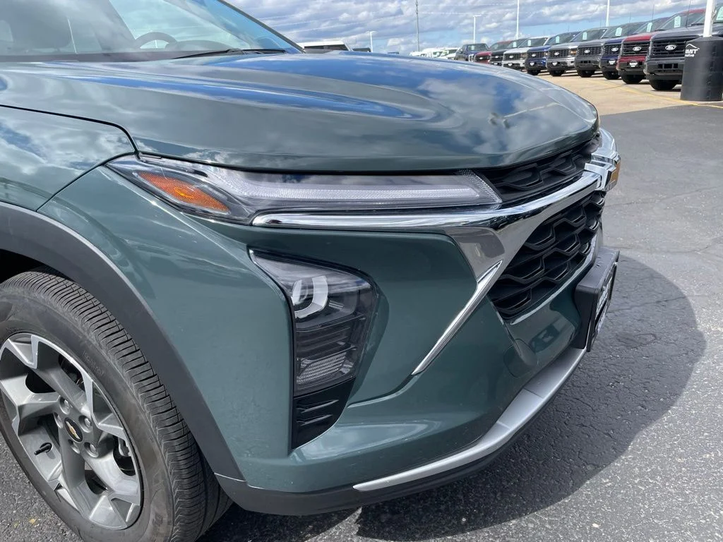 Used 2025 Chevrolet Trax - photo 25