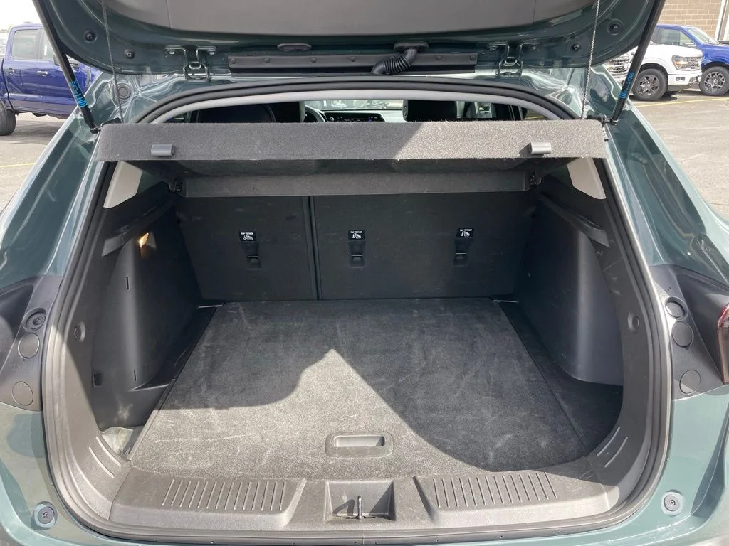 Used 2025 Chevrolet Trax - photo 30