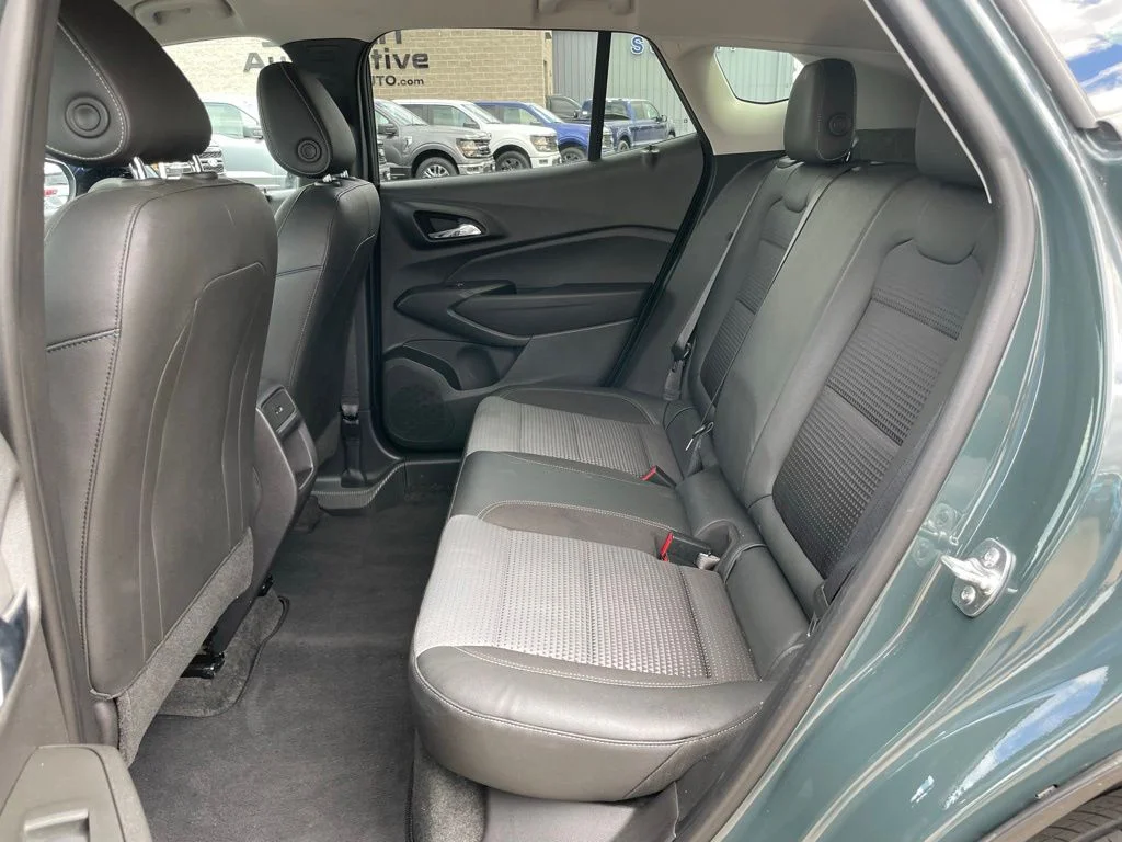 Used 2025 Chevrolet Trax - photo 9