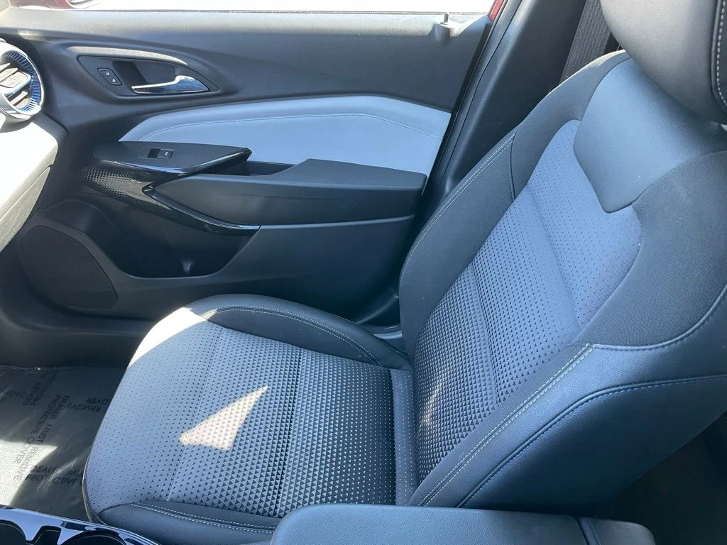 Used 2025 Chevrolet Trax - photo 18