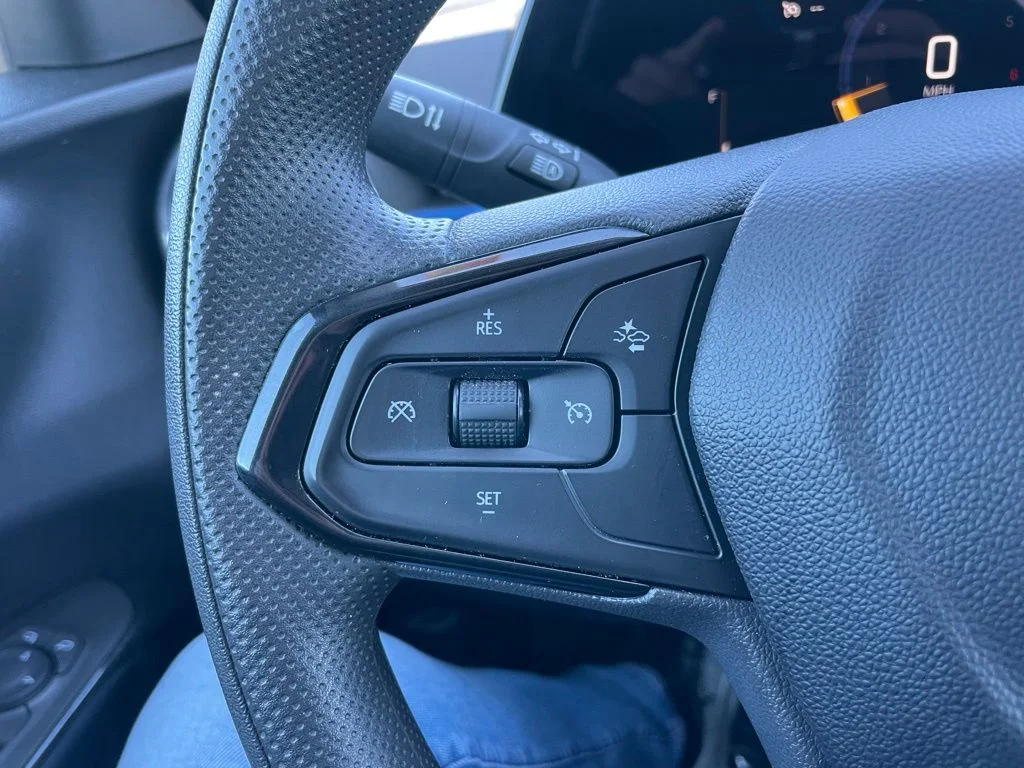 Used 2025 Chevrolet Trax - photo 19