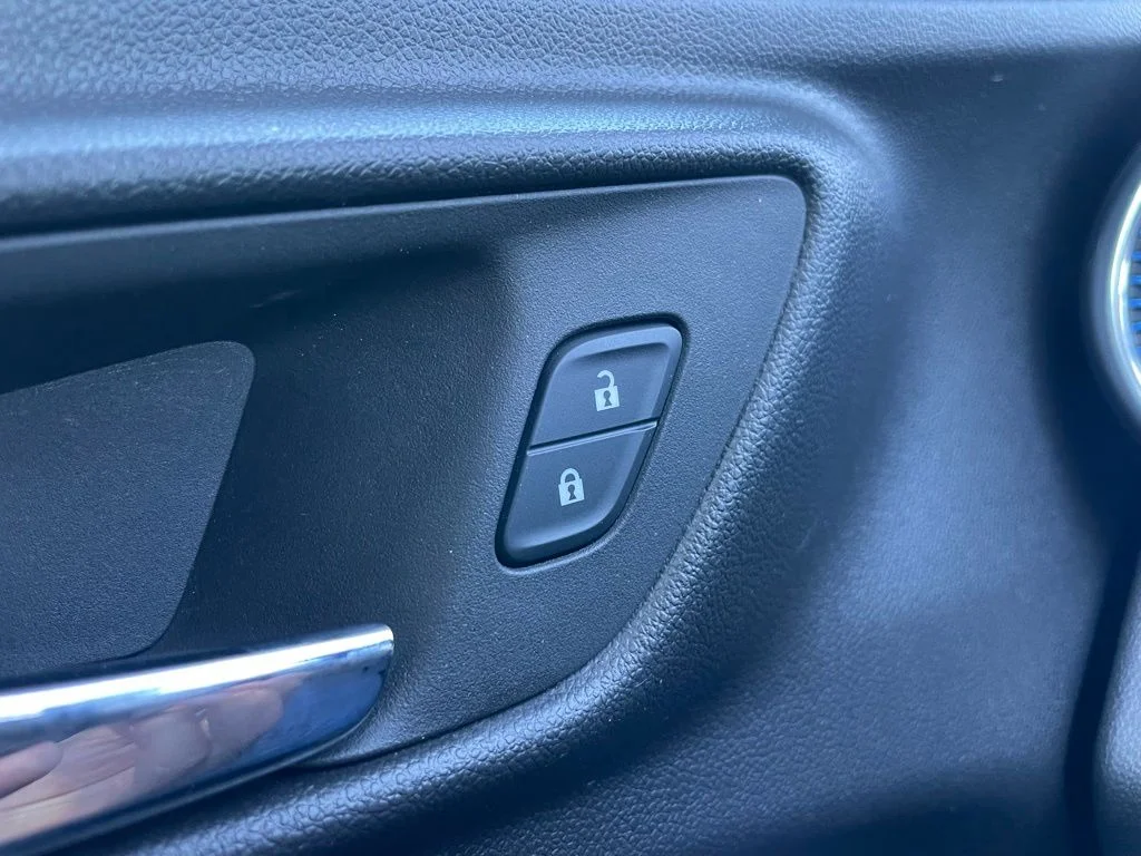 Used 2025 Chevrolet Trax - photo 23