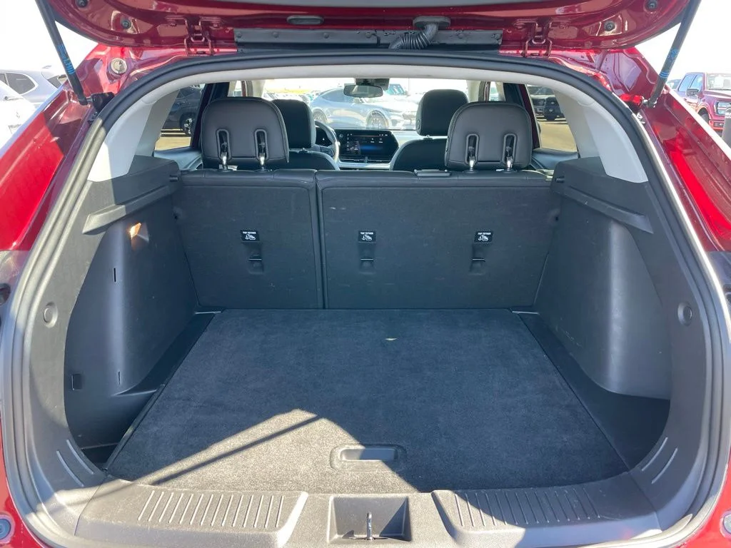 Used 2025 Chevrolet Trax - photo 30
