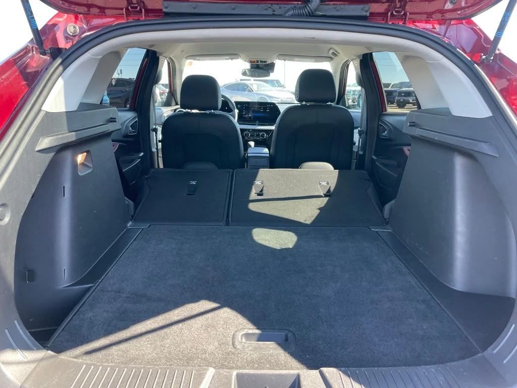 Used 2025 Chevrolet Trax - photo 31