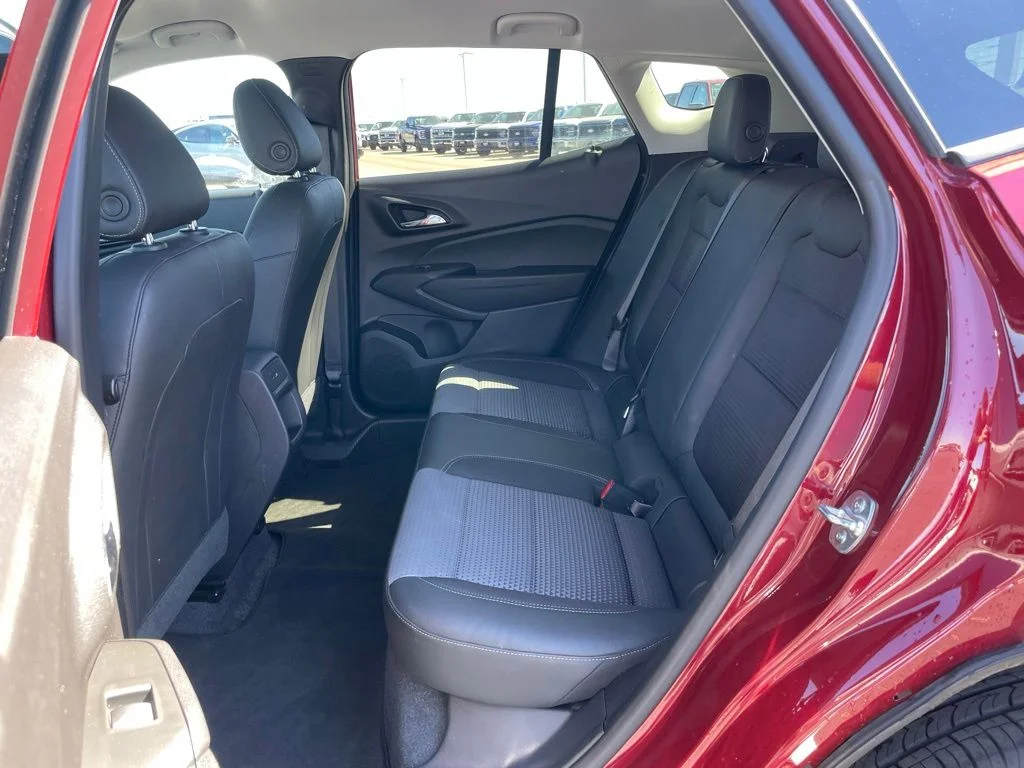 Used 2025 Chevrolet Trax - photo 9