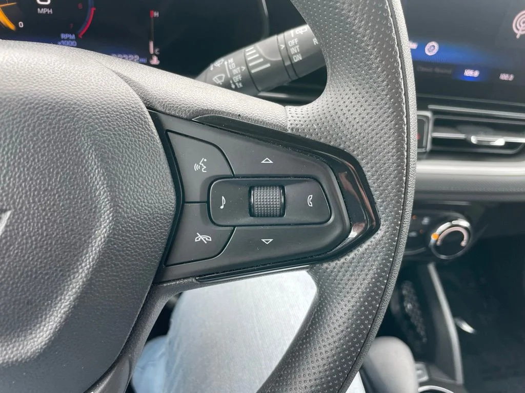 Used 2025 Chevrolet Trailblazer - photo 20