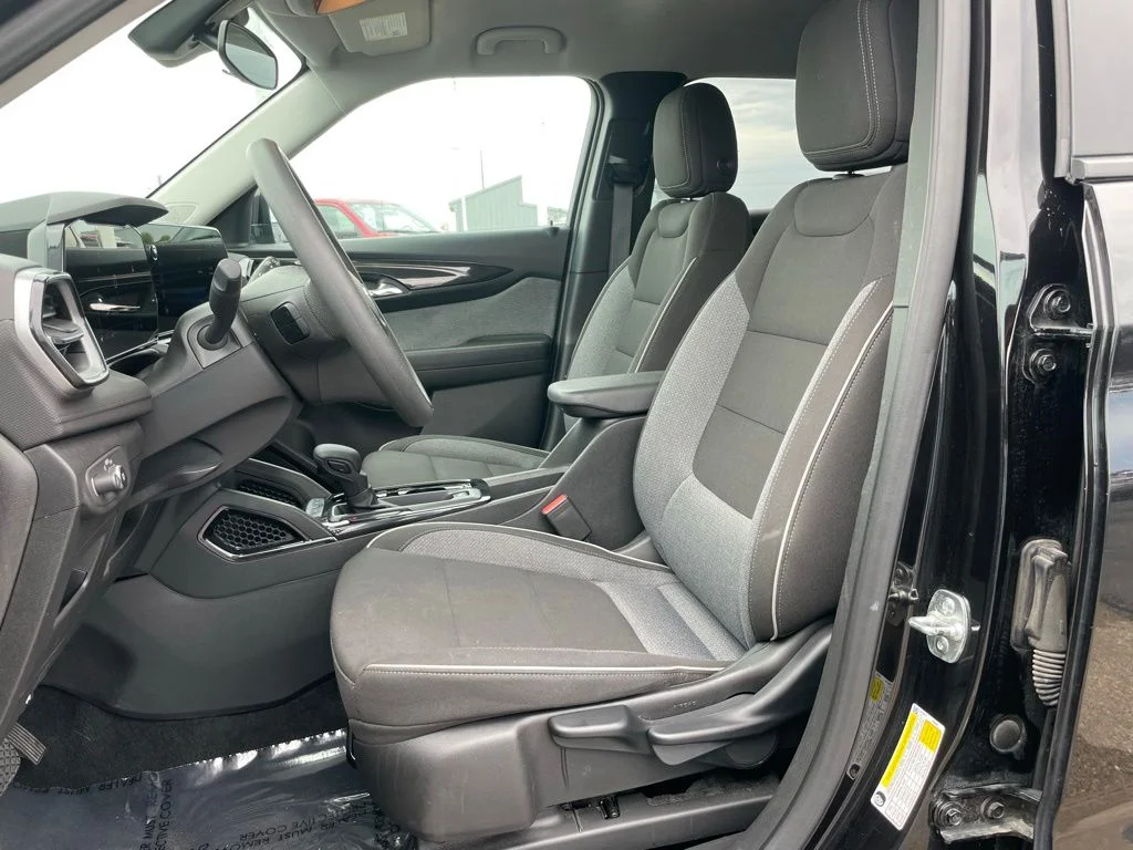 Used 2025 Chevrolet Trailblazer - photo 8