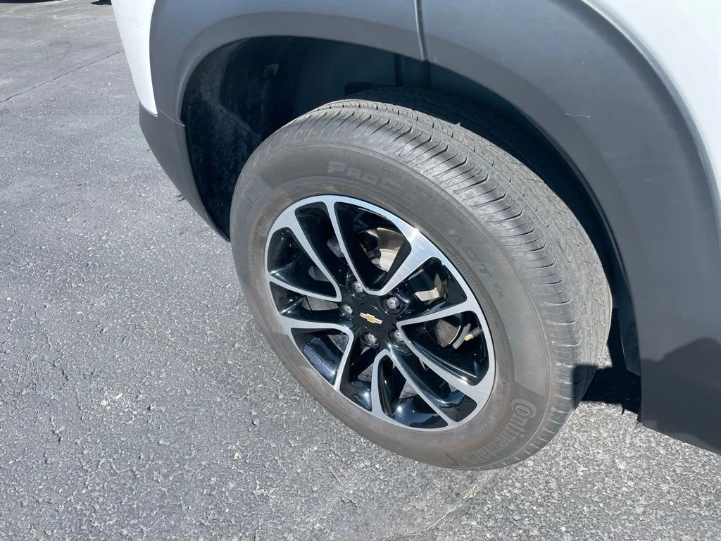 Used 2025 Chevrolet Trailblazer - photo 2