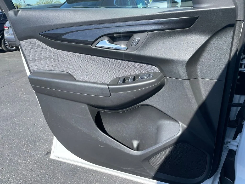 Used 2025 Chevrolet Trailblazer - photo 50