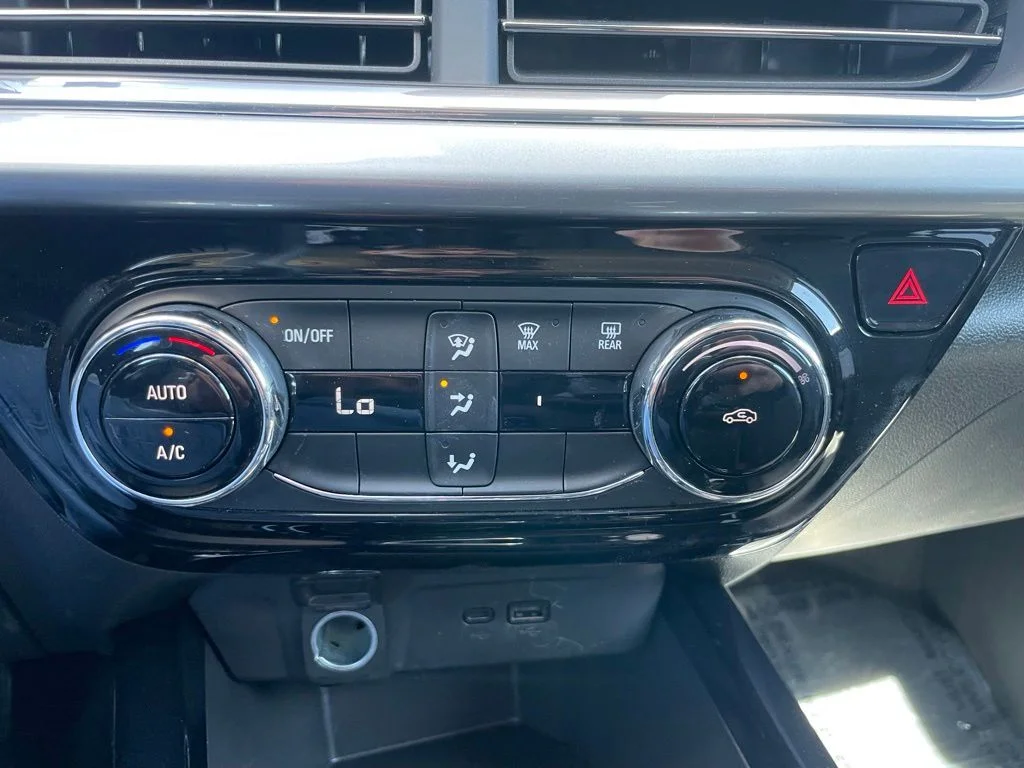 Used 2025 Chevrolet Trax - photo 12