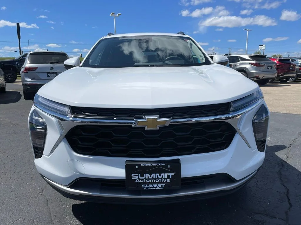 Used 2025 Chevrolet Trax - photo 23
