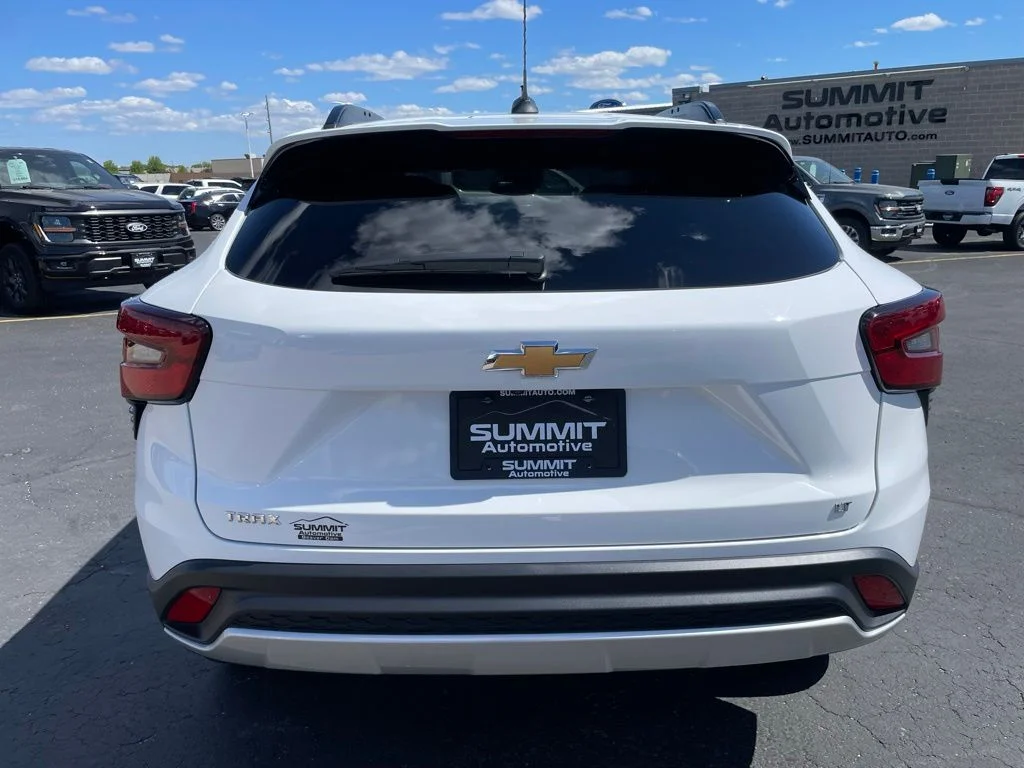 Used 2025 Chevrolet Trax - photo 28