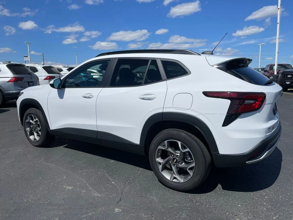 Used 2025 Chevrolet Trax - photo 7