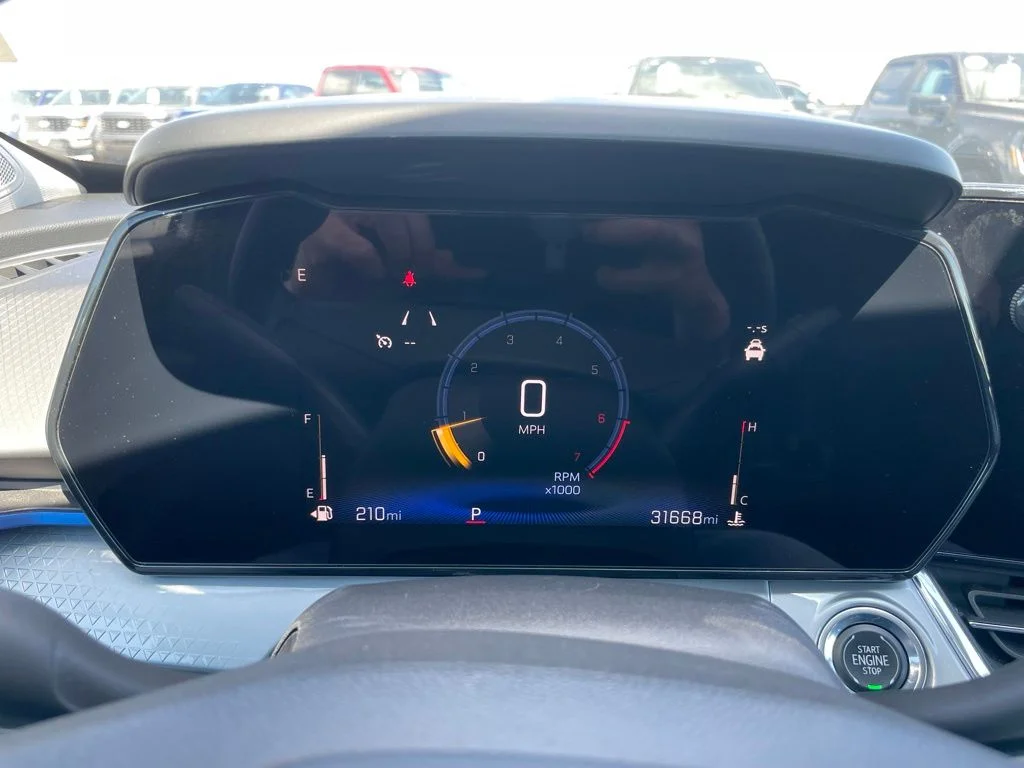 Used 2025 Chevrolet Trax - photo 10