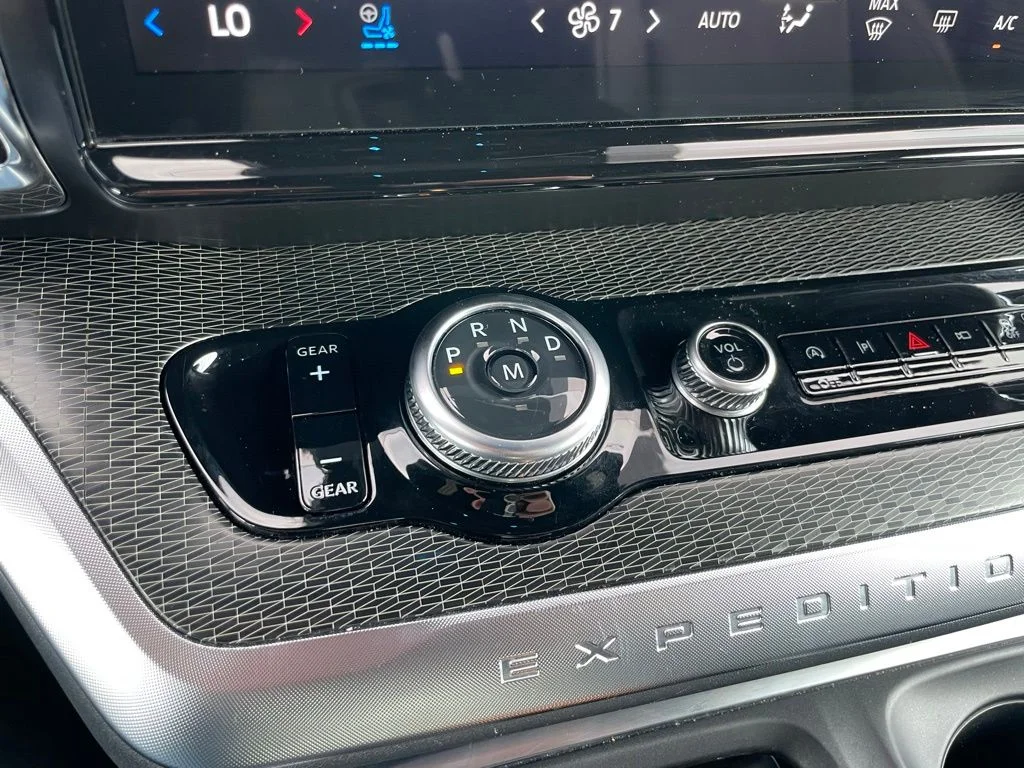 Used 2025 Ford Expedition - photo 14
