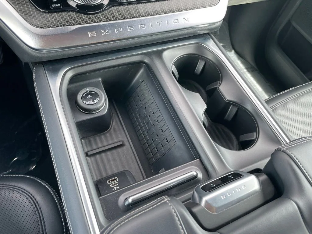Used 2025 Ford Expedition - photo 15