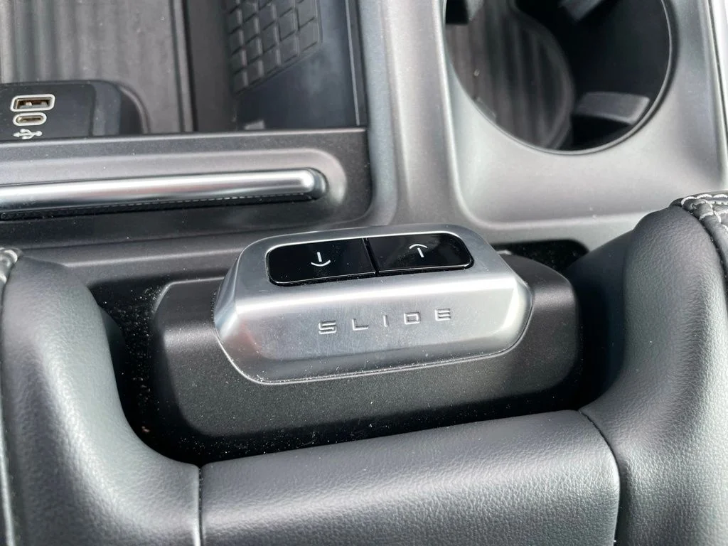 Used 2025 Ford Expedition - photo 16
