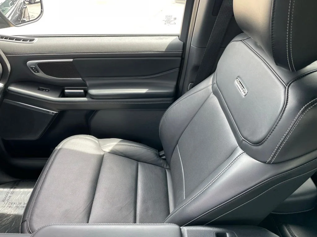 Used 2025 Ford Expedition - photo 28