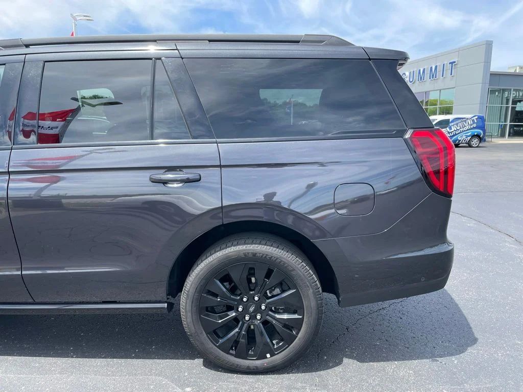 Used 2025 Ford Expedition - photo 49