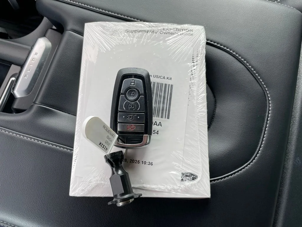 Used 2025 Ford Expedition - photo 56