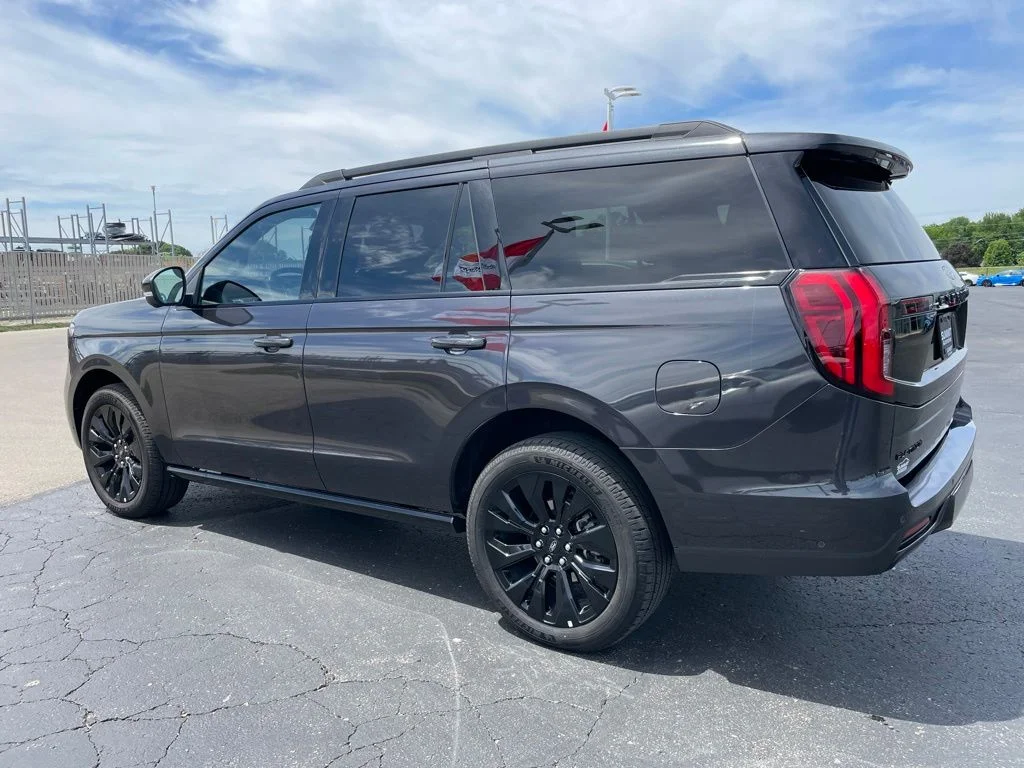 Used 2025 Ford Expedition - photo 7