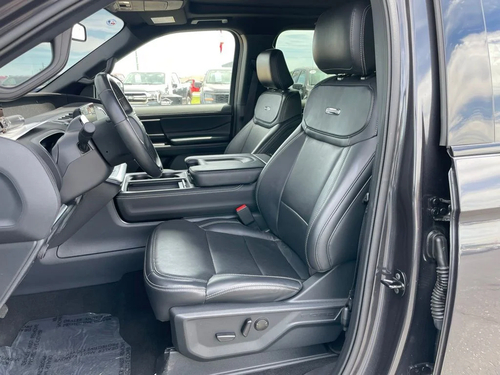 Used 2025 Ford Expedition - photo 8