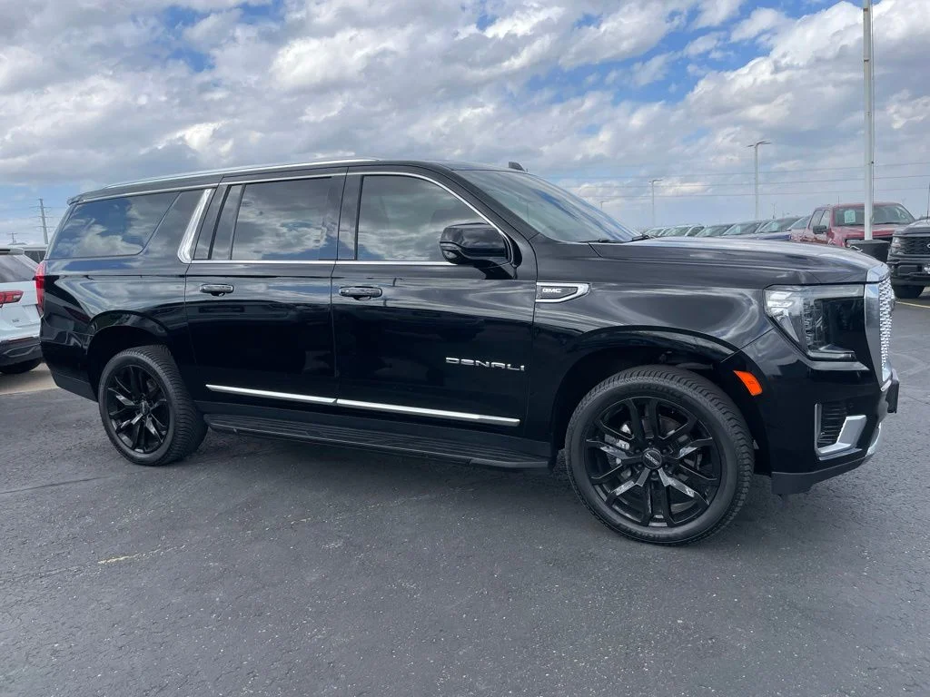 Used 2021 GMC Yukon XL - photo 2