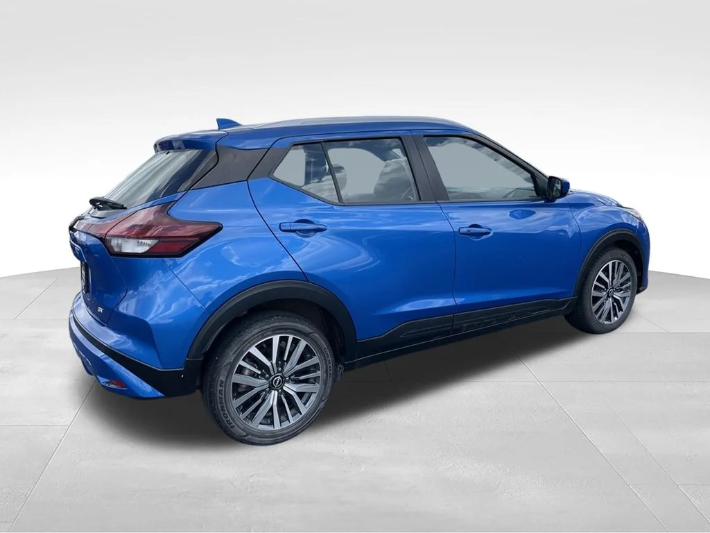 Used 2024 Nissan Kicks - photo 2