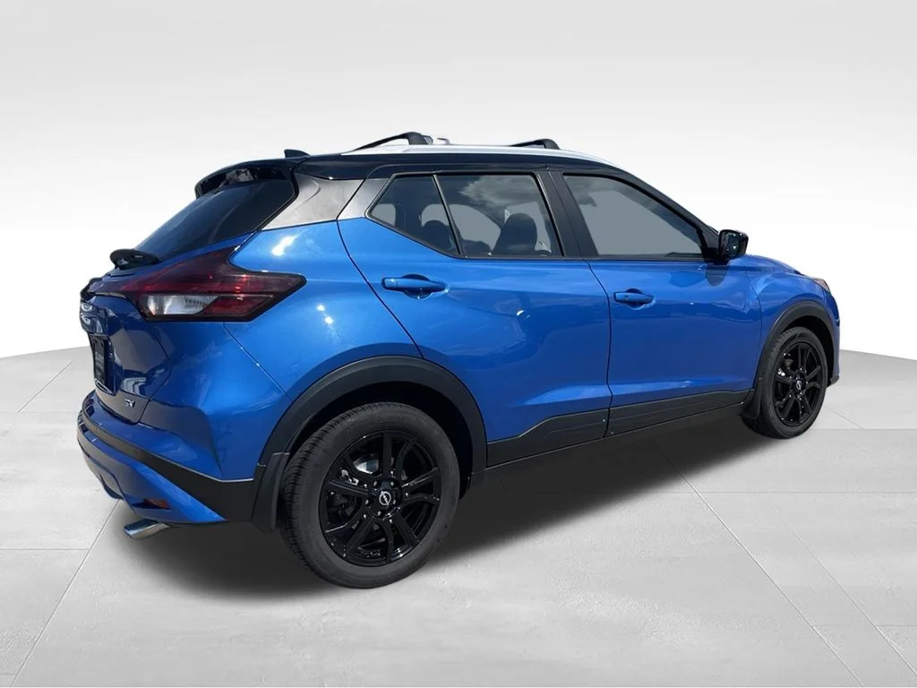 Used 2024 Nissan Kicks - photo 2