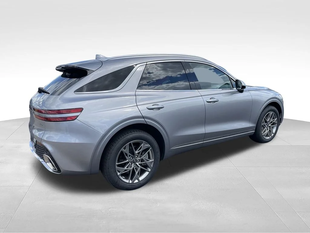 Used 2025 Genesis GV70 - photo 2