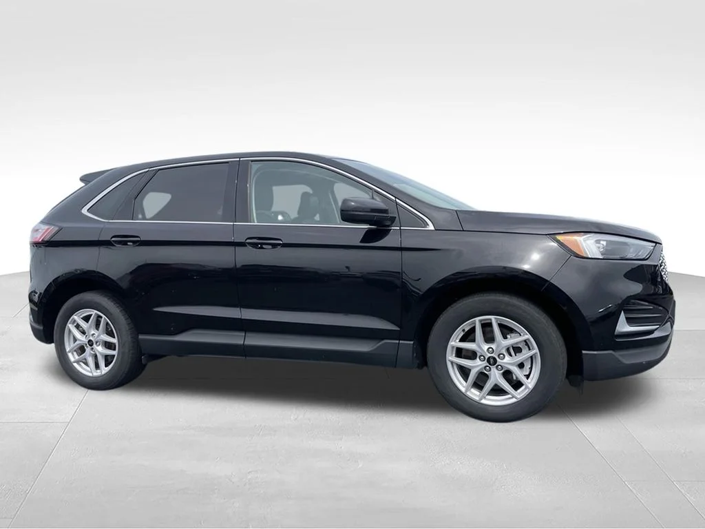 Used 2024 Ford Edge - photo 2
