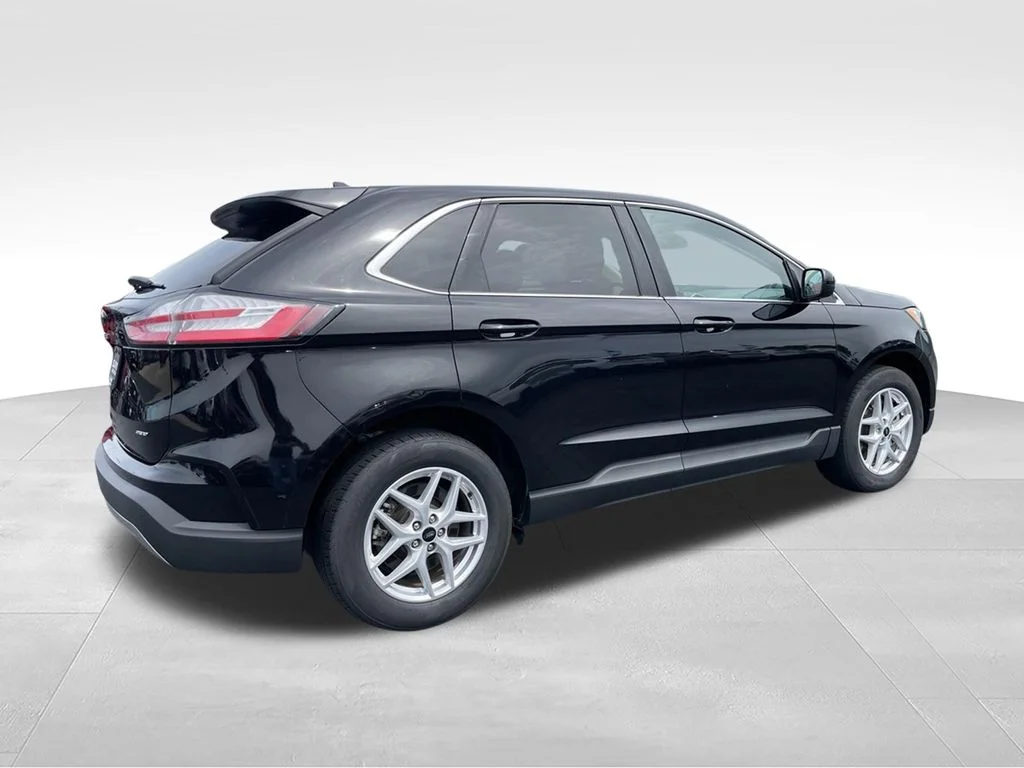 Used 2024 Ford Edge - photo 2