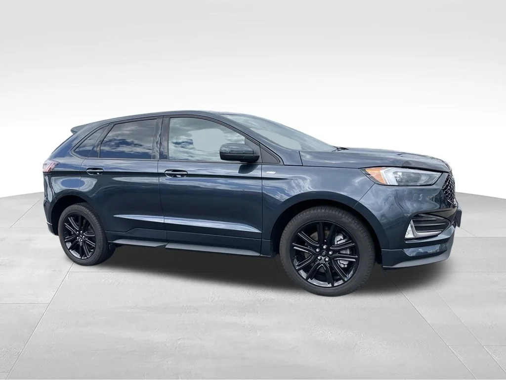Used 2024 Ford Edge - photo 2