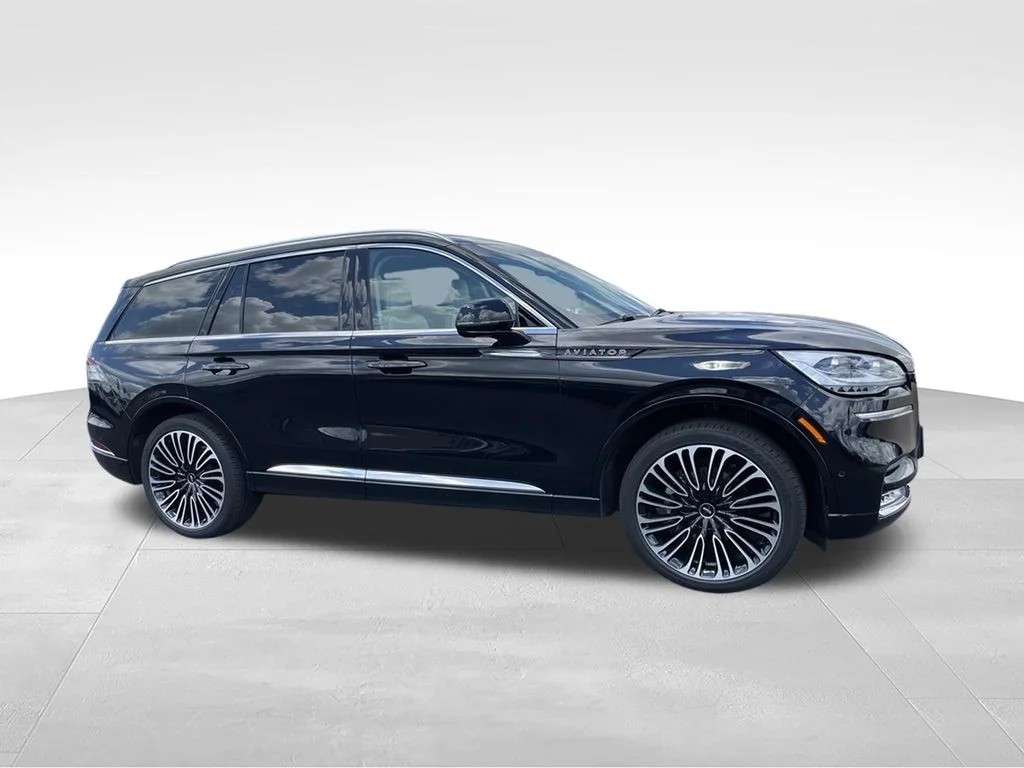 Used 2024 Lincoln Aviator - photo 2