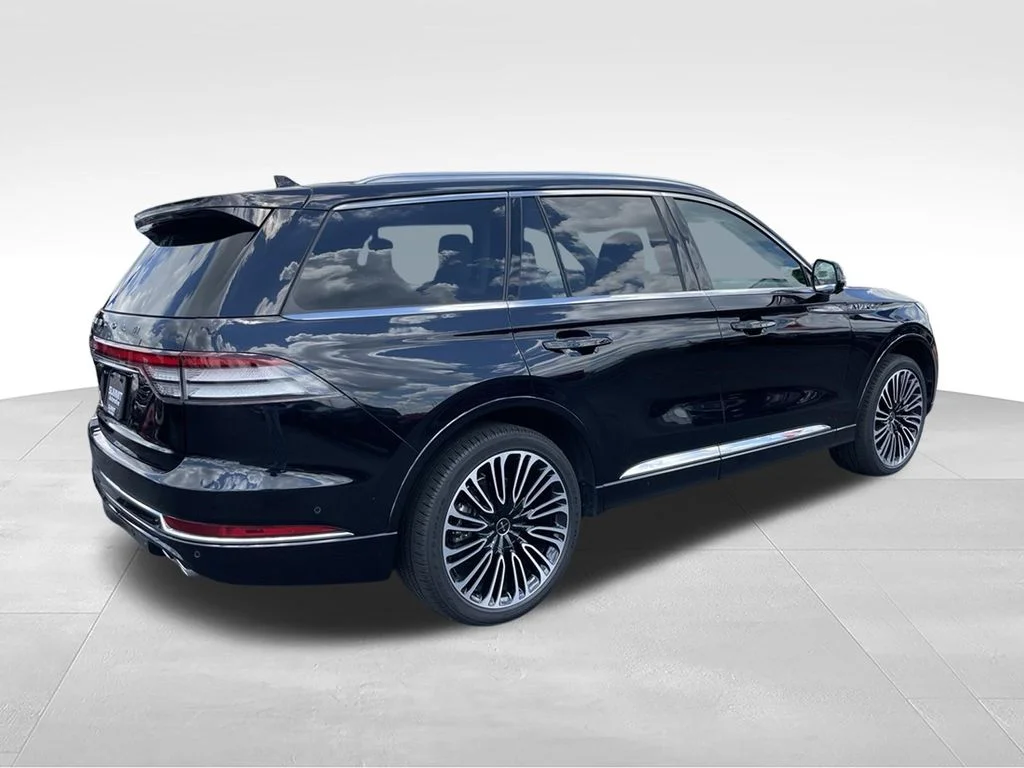 Used 2024 Lincoln Aviator - photo 2