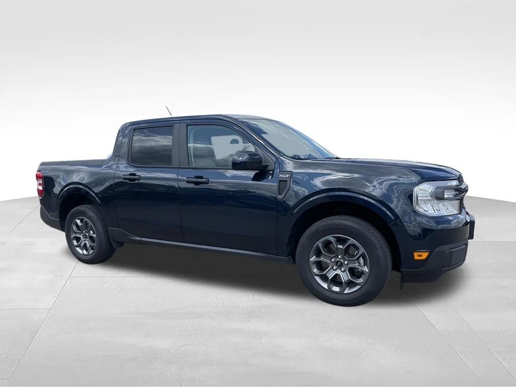Used 2022 Ford Maverick - photo 2