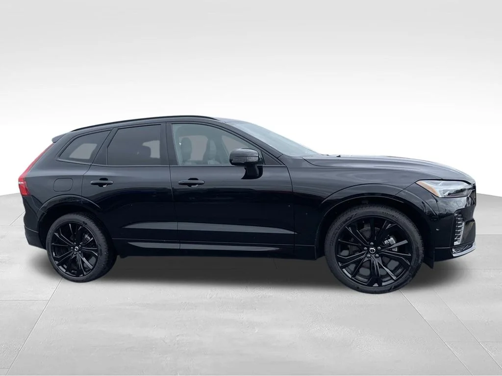 Used 2024 Volvo XC60 - photo 2
