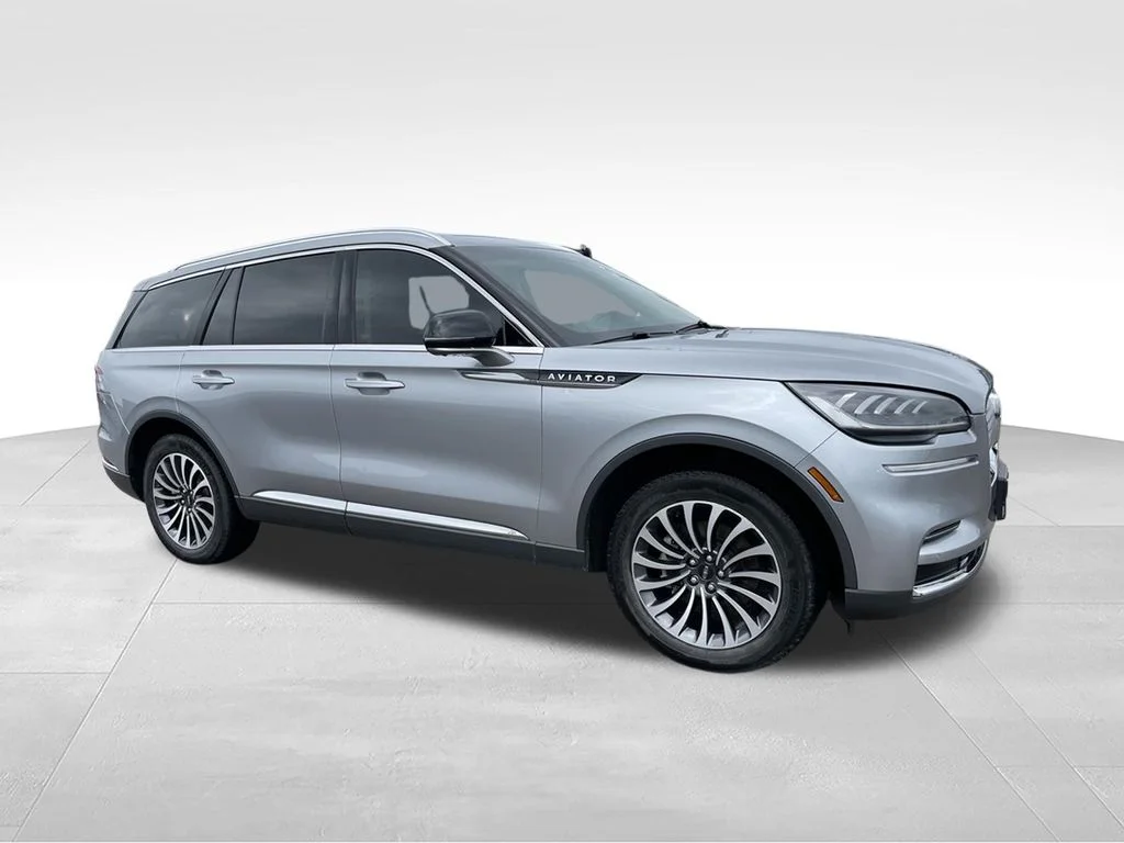Used 2023 Lincoln Aviator - photo 2