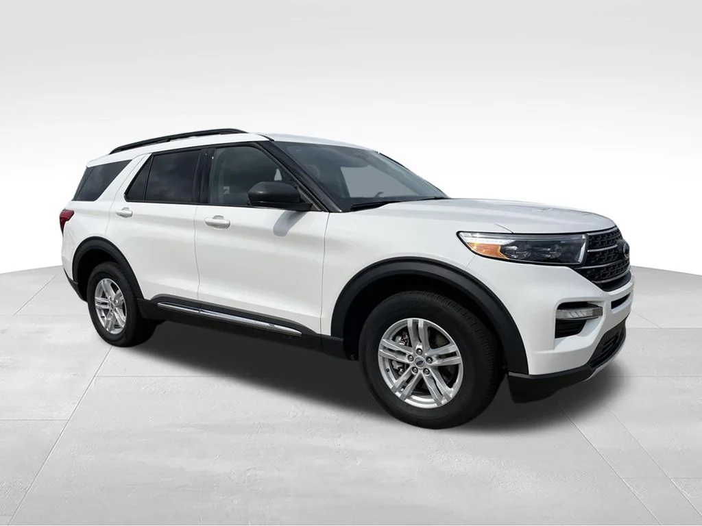 Used 2024 Ford Explorer - photo 2