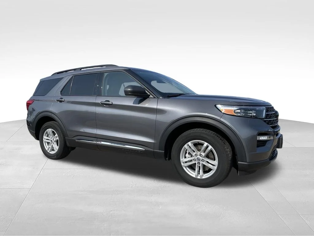 Used 2024 Ford Explorer - photo 2