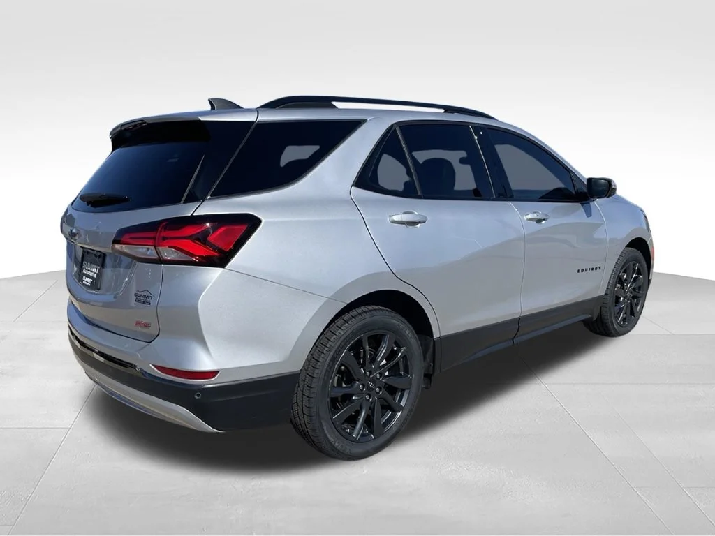 Used 2022 Chevrolet Equinox - photo 2